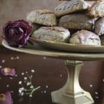 These moist, dense Earl Grey scones with rose and lavender floral icings will make you feel like you're in an enchanted garden! | www.pinchmeimeating.com