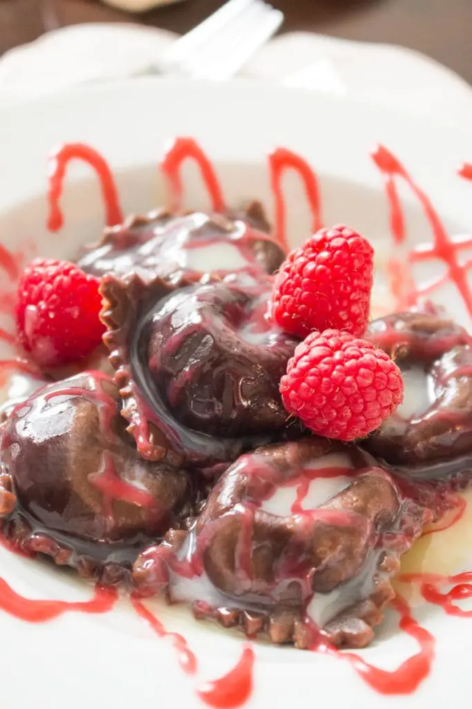 This chocolate ravioli with white chocolate mascarpone filling and raspberry sauce is an elegant, romantic, and unique dessert that is sure to impress! | www.pinchmeimeating.com