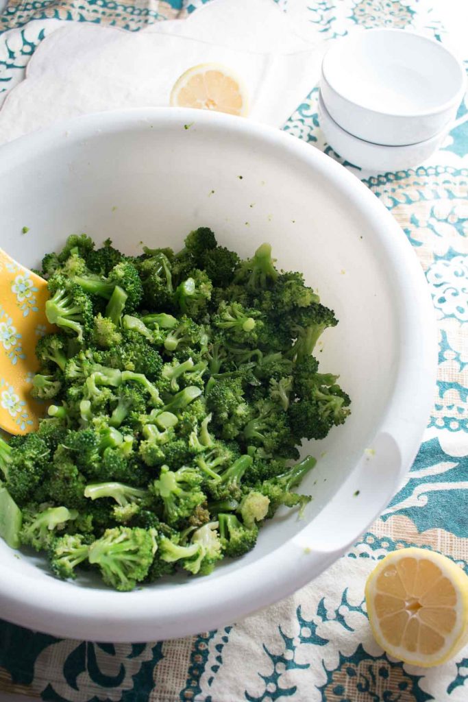 I can't stop eating this! A simple lemon broccoli salad with garlic is quick and easy to whip up as a healthy, fresh side dish. | www.pinchmeimeating.com