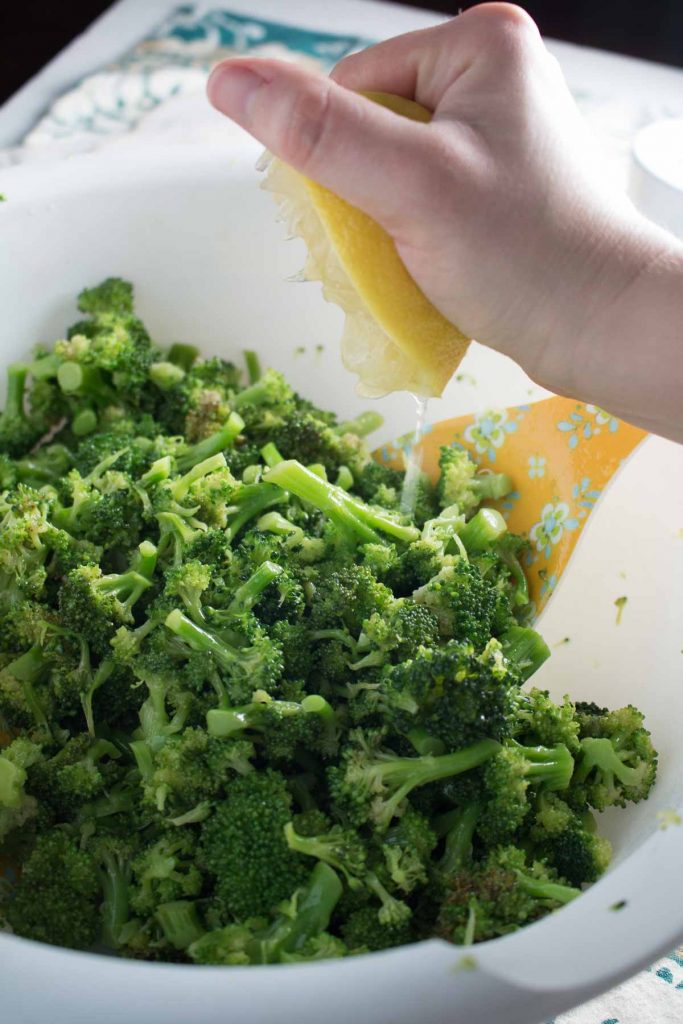I can't stop eating this! A simple lemon broccoli salad with garlic is quick and easy to whip up as a healthy, fresh side dish. | www.pinchmeimeating.com