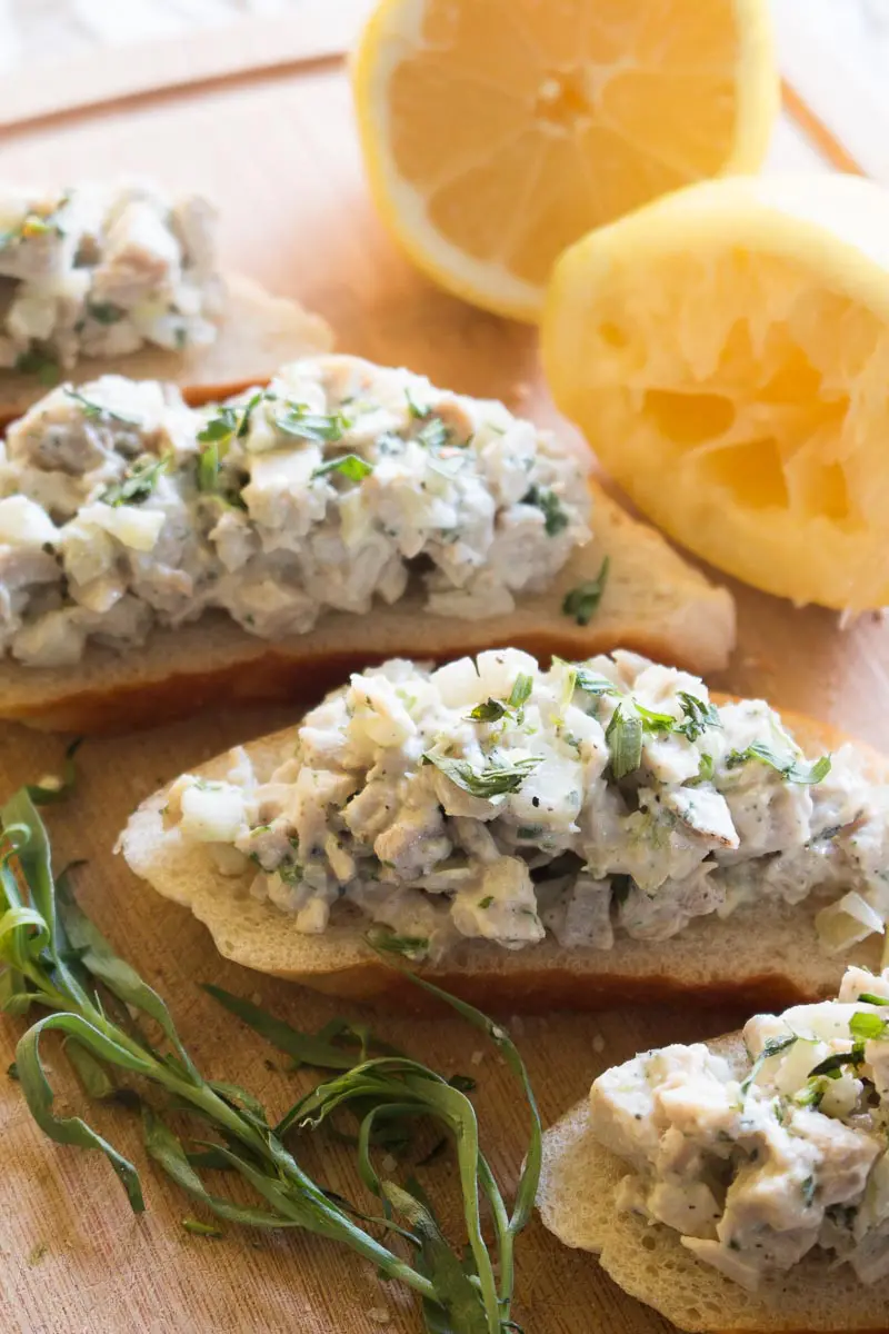 So fresh and light! Chicken salad with lemon, tarragon, and fennel is great for a springtime lunch or appetizer! | www.pinchmeimeating.com