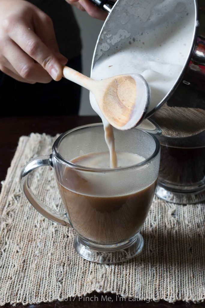 This spiced vanilla latte with a hint of cardamom and cinnamon is a simple, sophisticated coffeehouse style drink you can make at home using your French press! #CoffeehouseBlend #ad