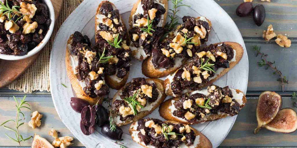 Fig and Olive Tapenade Crostini with Walnuts Pinch me, I'm eating