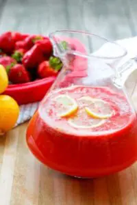 Strawberry Lavender Lemonade | 24 Recipes for a Casual Easter Potluck